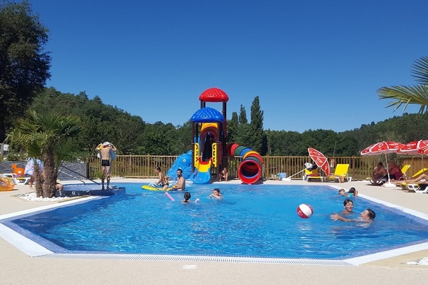 campings/francia/aquitania/dordona-perigord/LeVerdoyant/verdoyant-piscine-2-1.jpg