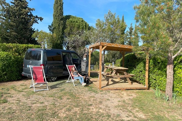 campings/francia/languedoc-rosellon/aude/LaPinede/emplacement-privilege-garden-6-personnalise.jpg