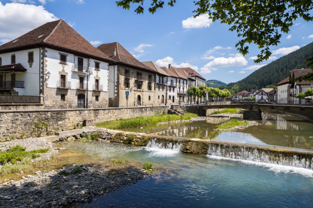 ¿Por qué visitar la Navarra Media en España?