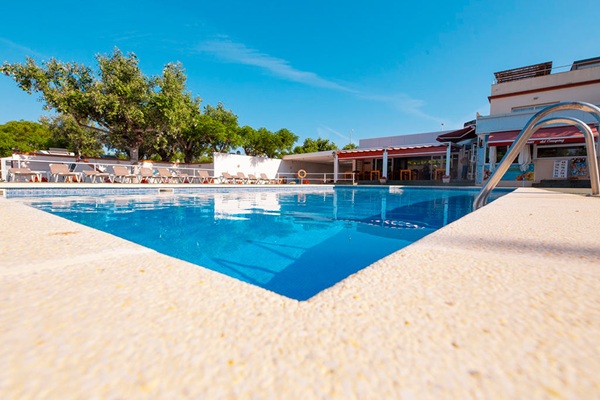 campings/espana/catalunya-cataluna/girona/costa-brava-norte/JoncarMar/piscina-joncar-mar.jpg
