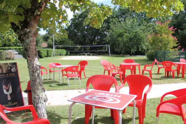 /campings/francia/aquitania/dordona-perigord/LePontet/terrasse-restaurant-perigord-800x600-jpg-personnalise.png