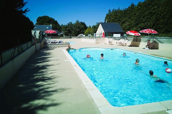 /campings/francia/bretana/finistere/DeLocouarn/piscina-2.jpg