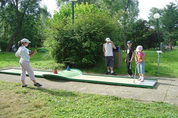 /campings/francia/ile-de-france/sena-y-marne/InternationaldeJablines/mini-golf-jablines.jpg