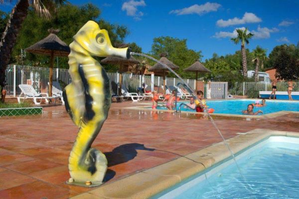 campings/francia/languedoc-rosellon/aude/LeMoulindeSainteAnne/espace-aquatique-pataugeoire.jpg
