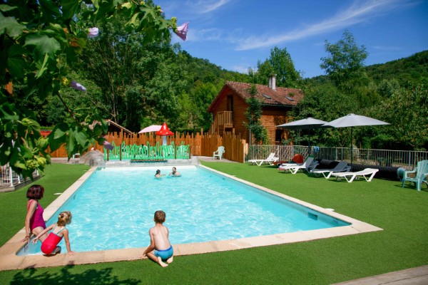 campings/francia/midi-pirineos/ariege/Arize/piscine-camping-ariege-personnalise.jpg