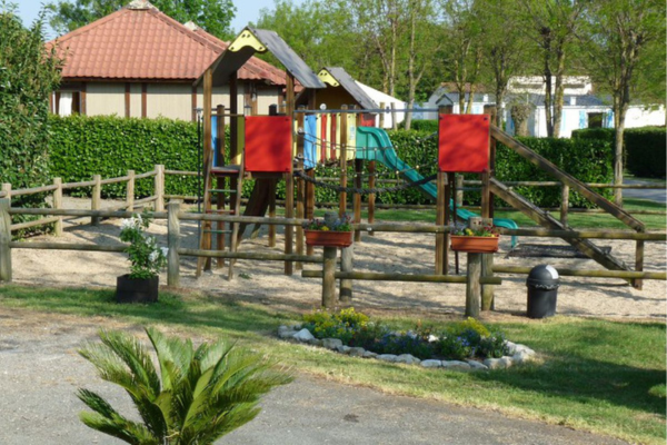 /campings/francia/paises-del-loira/vandea/LeCottageBois/vayacamping-general-600400-8.png